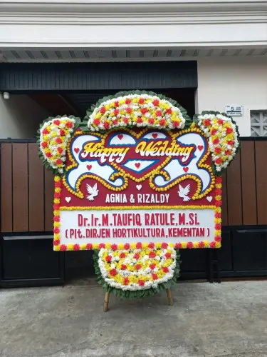 Papan Bunga Pernikahan benda
